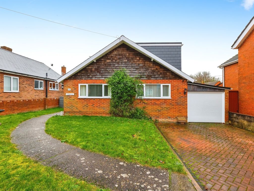 4 bed detached bungalow for sale in Simonds Road, Ludgershall, Andover