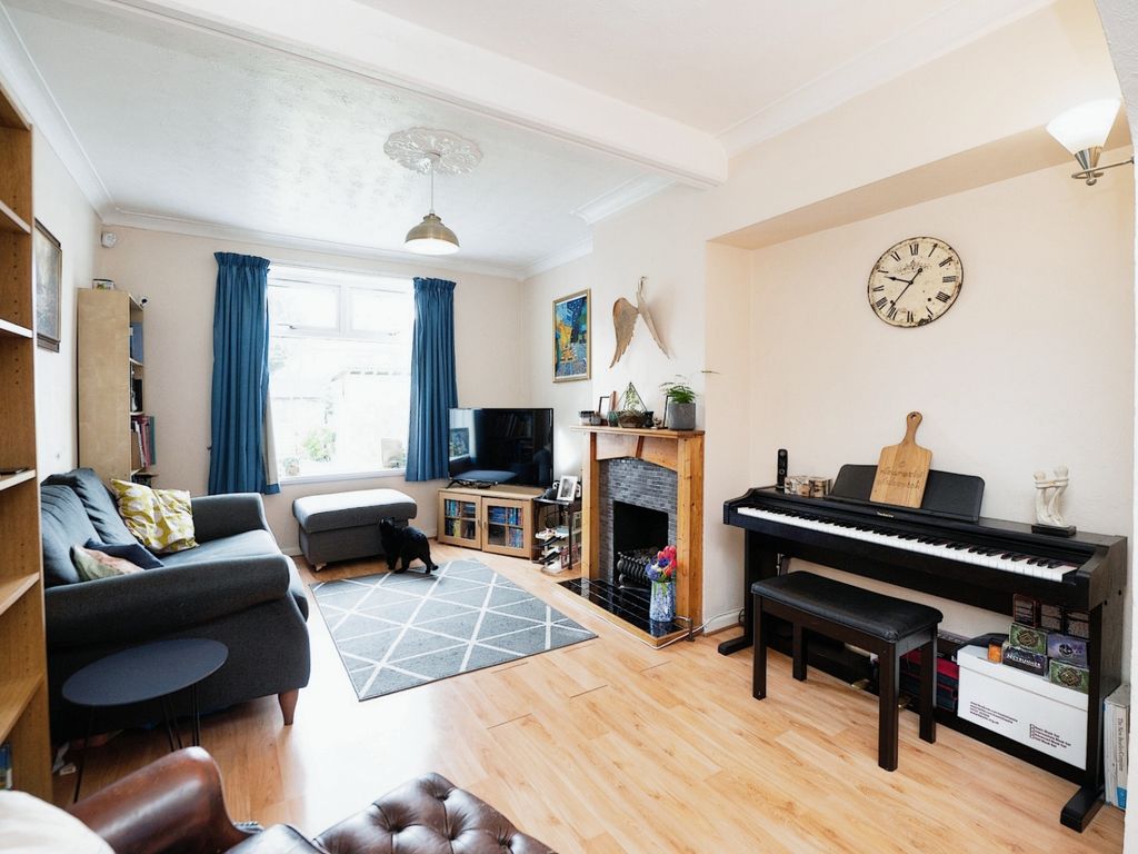 2 bed terraced house for sale in Valence Wood Road, Dagenham RM8 Zoopla