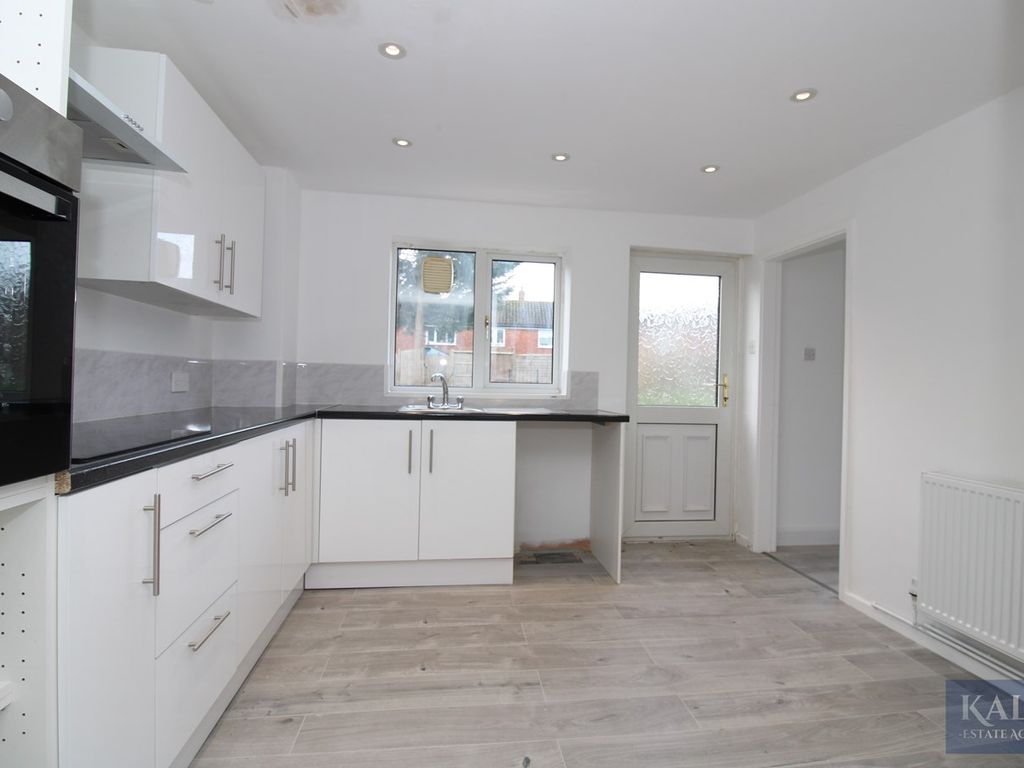 3 bed terraced house for sale in Broadwater Crescent, Stevenage SG2