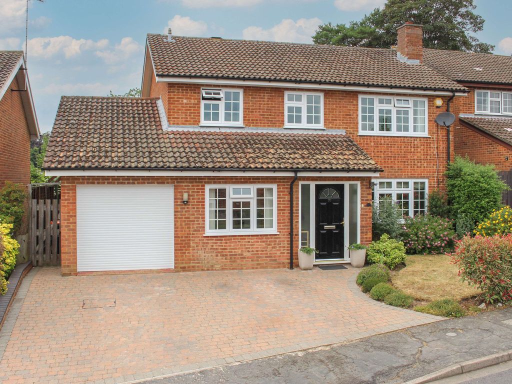 4 bed detached house for sale in Cotefield Drive, Leighton Buzzard LU7