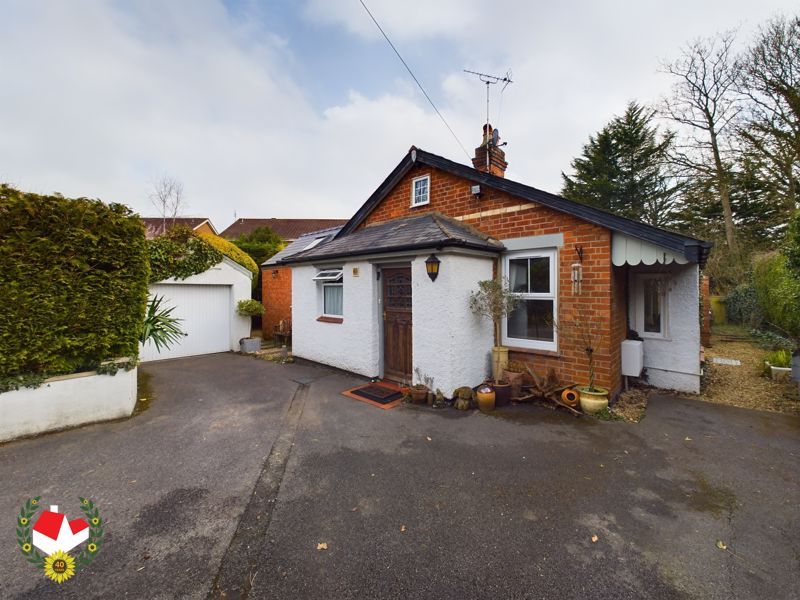 4 bed detached bungalow for sale in Green Lane, Hucclecote, Gloucester