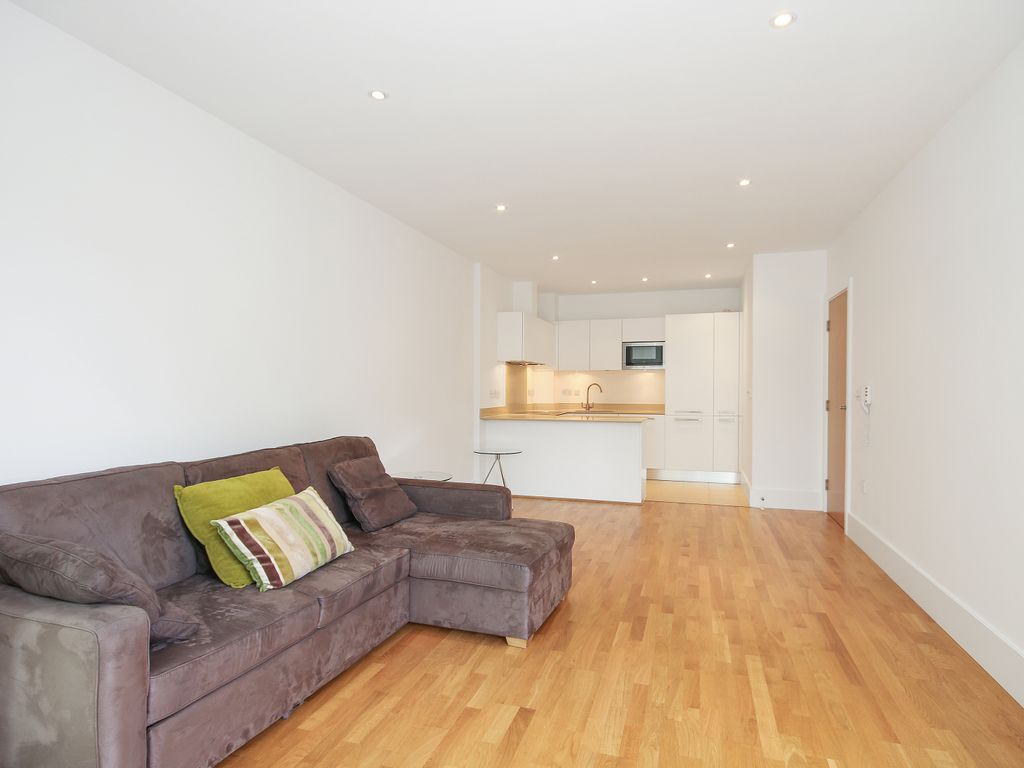 2 bed flat for sale in Ensign House, Battersea Reach SW18, £595,000