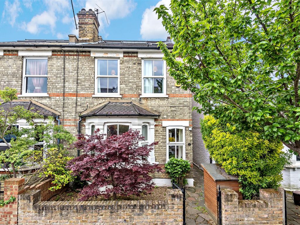 4 bed semidetached house for sale in Osborne Road, Kingston Upon