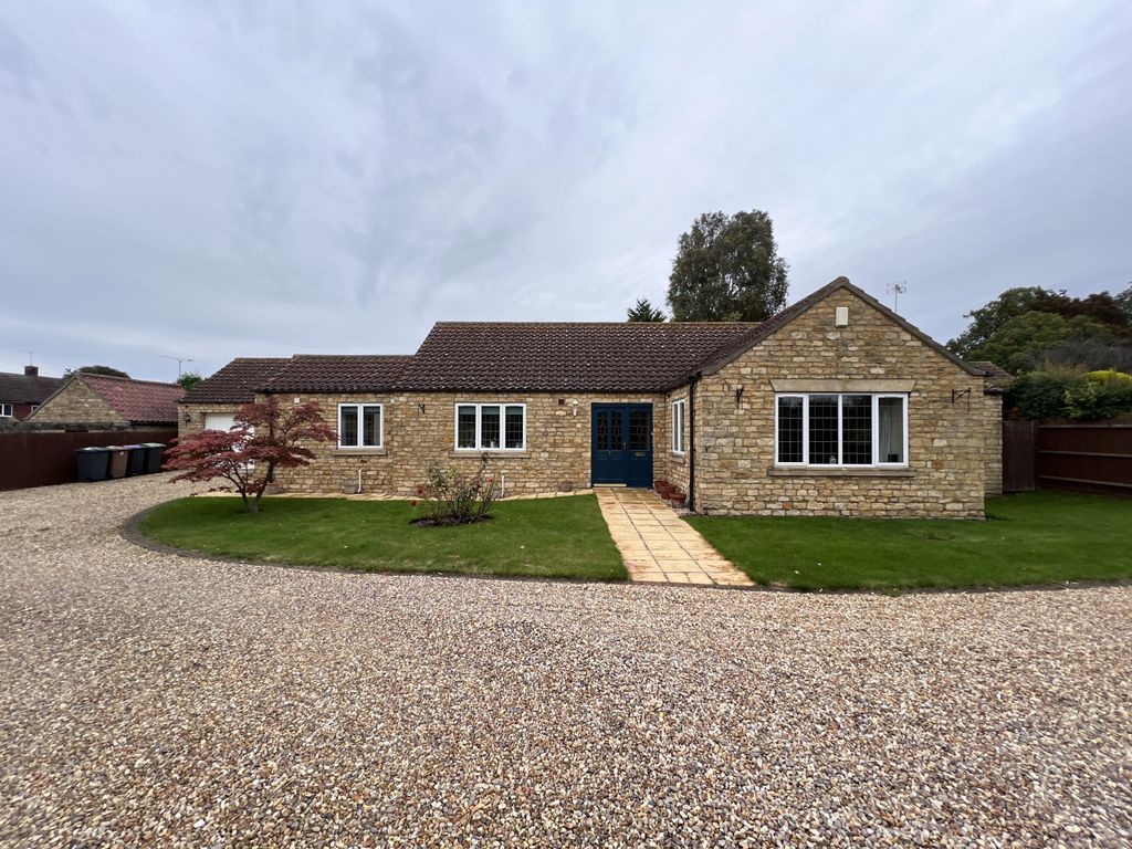 4 bed bungalow for sale in Coupland Close, Waddington LN5, £425,000