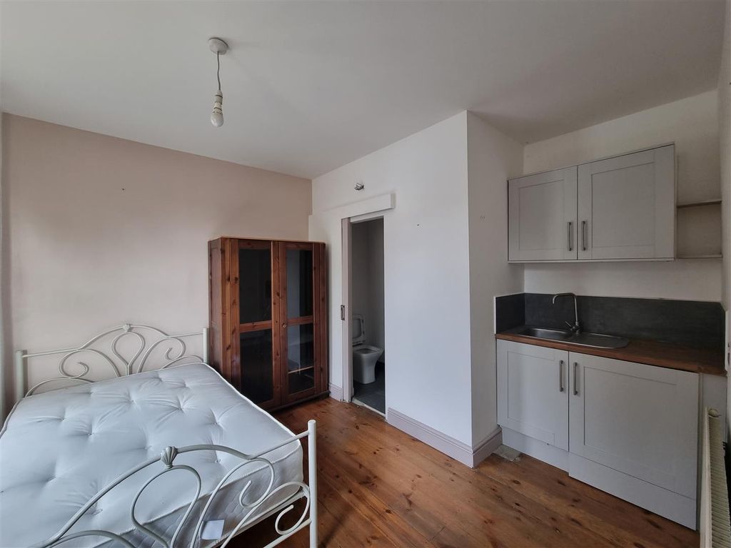 Room to rent in Willoughby Lane, London N17 Zoopla