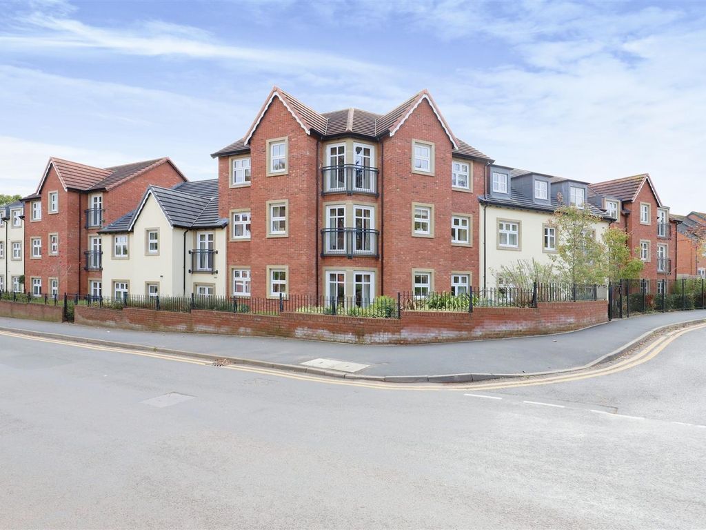 2 bed property for sale in Lowestone Court, Stone Lane, Kinver