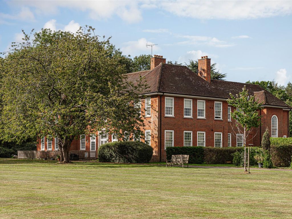 4 bed flat for sale in Cayton Road, Coulsdon CR5, £650,000 Zoopla