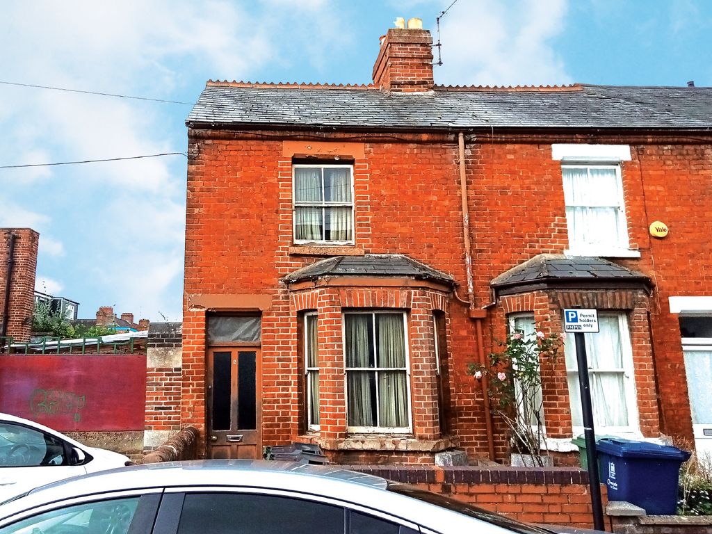 2 bed end terrace house for sale in Silver Road, Oxford OX4, £200,000