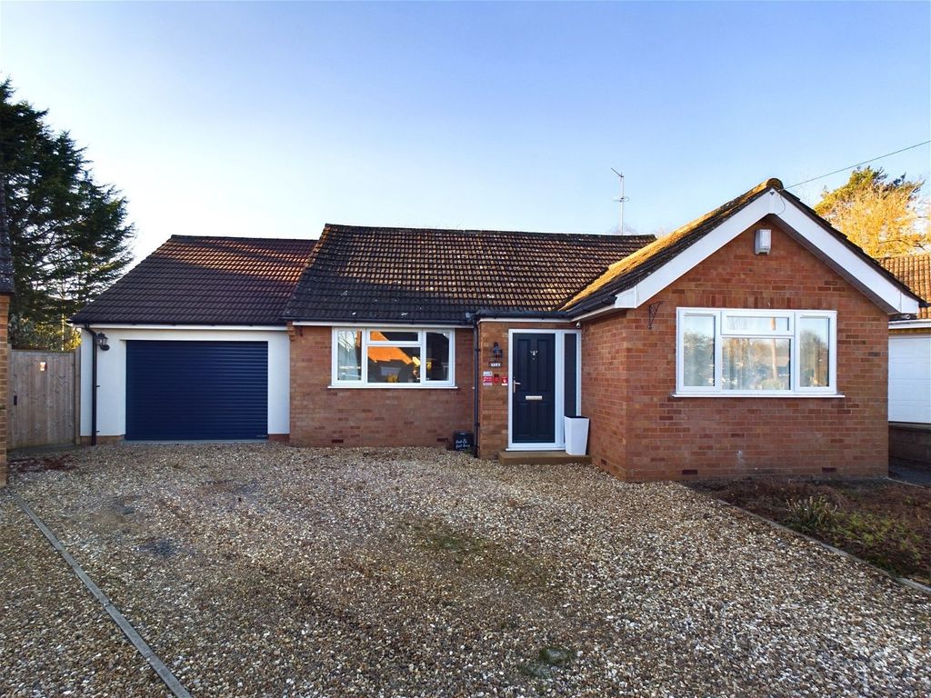 3 bed bungalow for sale in Wantage Close, Moulton NN3, £525,000 Zoopla
