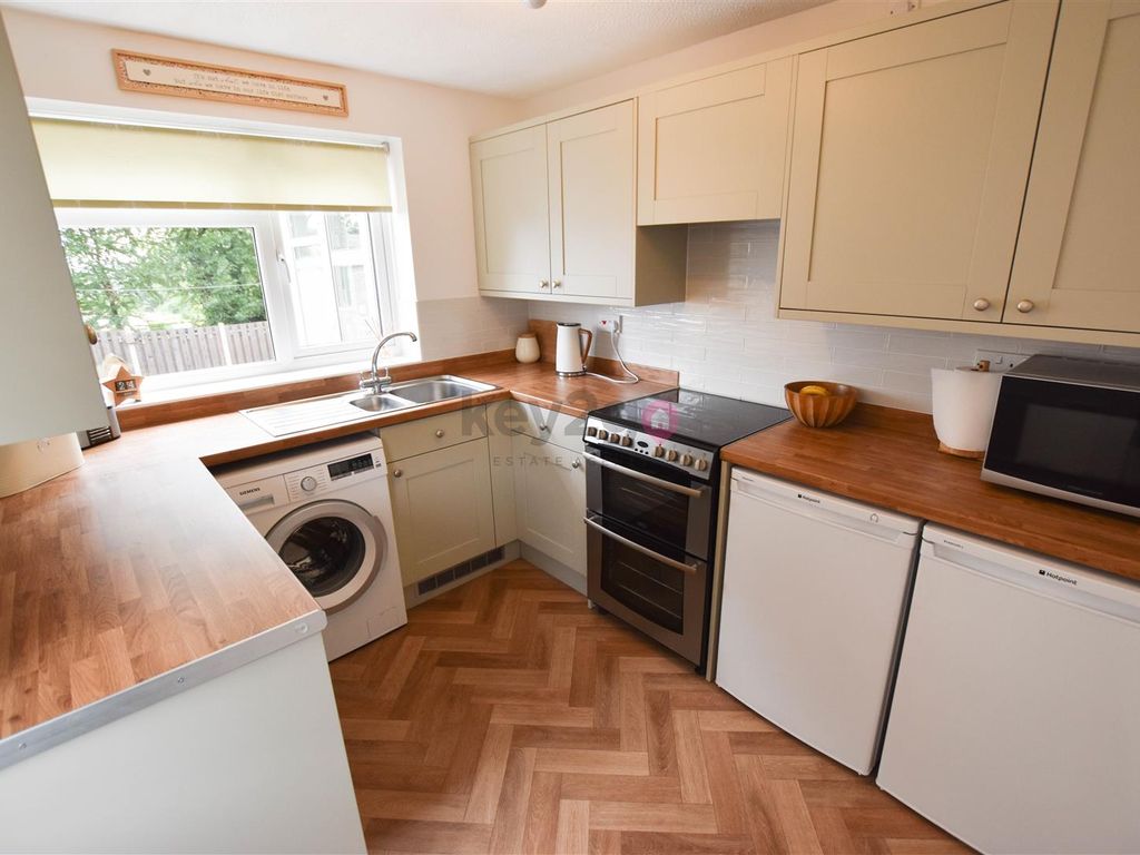 3 bed semidetached house for sale in Ralston Grove, Halfway, Sheffield