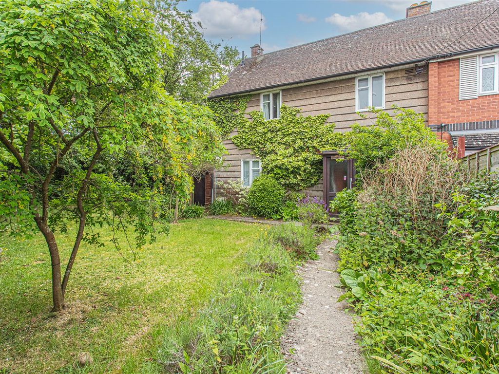 3 bed semidetached house for sale in Wharf Road, Wroughton, Swindon