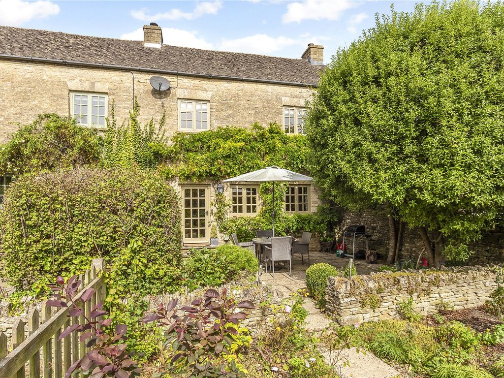 2 bed semidetached house for sale in Oddington Road, Stow On The Wold
