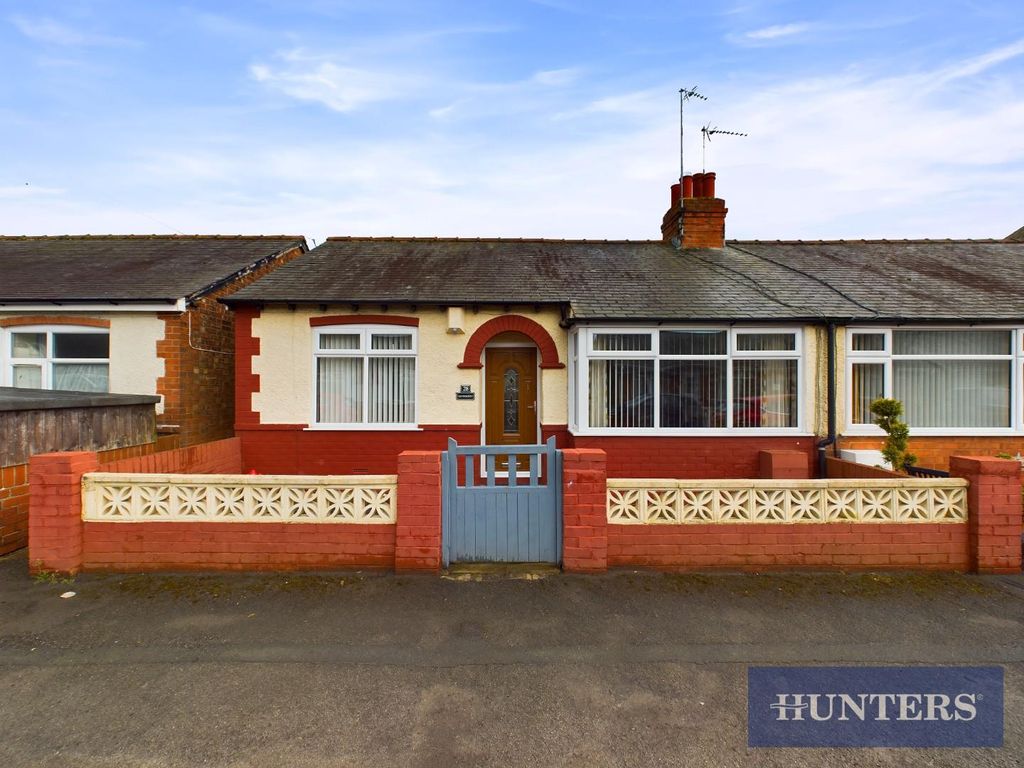 2 bed semidetached bungalow for sale in St. Johns Avenue West