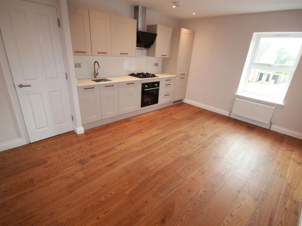 1 bed flat to rent in High Road, Bushey Heath, Bushey WD23, £1,500 pcm