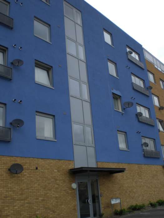 1 bed flat to rent in Hill House, Defence Close, West Thamesmead SE28, £1,300 pcm Zoopla