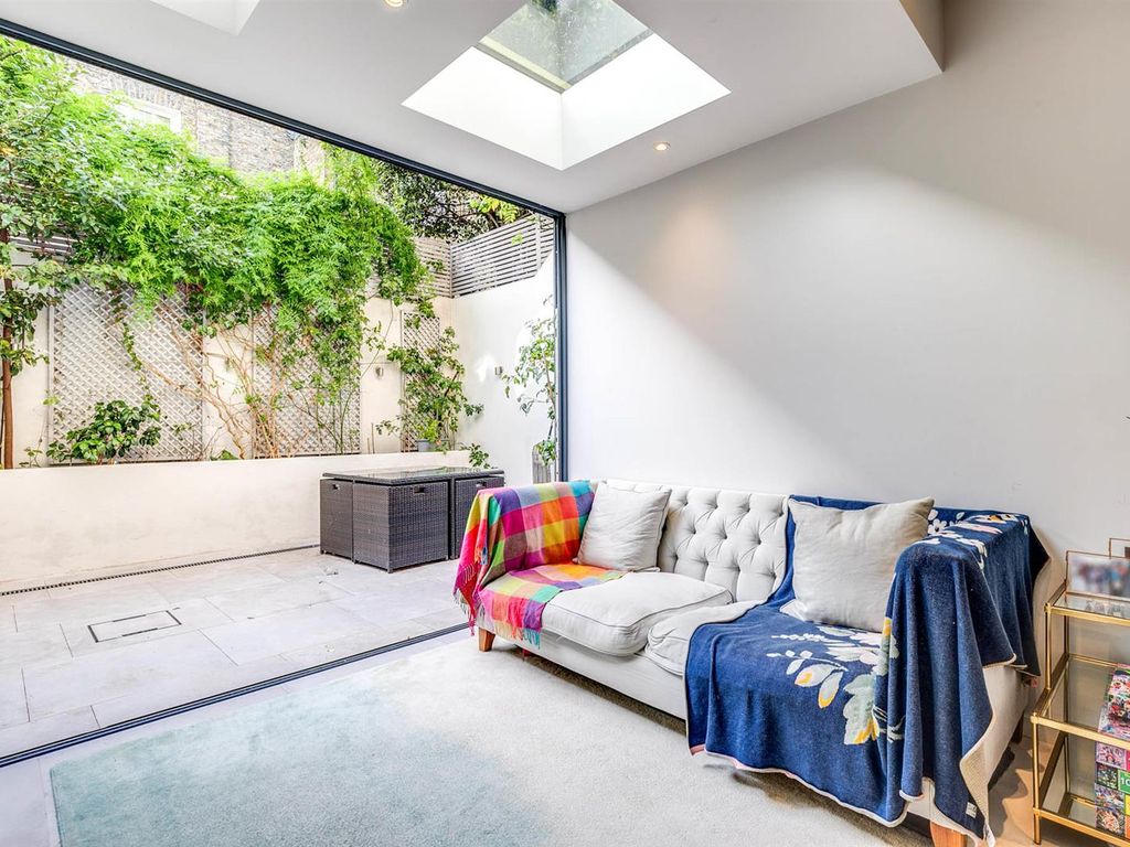 Crookham Road, London SW6  