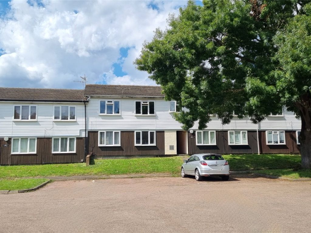 2 bed flat for sale in Downside, Hemel Hempstead, Hertfordshire HP2, £