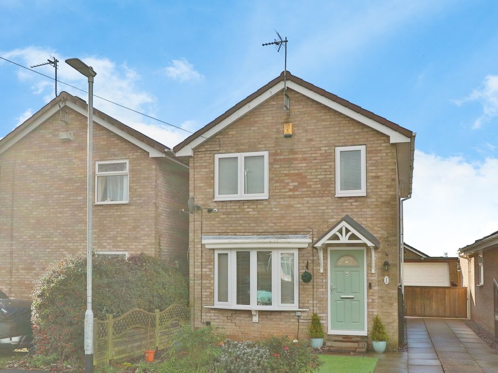 3 bed detached house for sale in Laurel Close, Hull HU5, £220,000 Zoopla