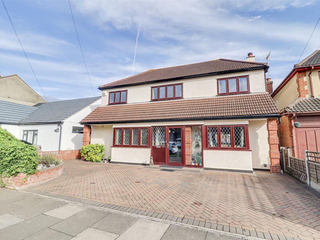 5 bed detached house for sale in Madeira Avenue, LeighOnSea SS9, £