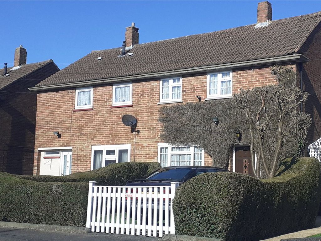 Nichols Close, Luton, Bedfordshire LU2  