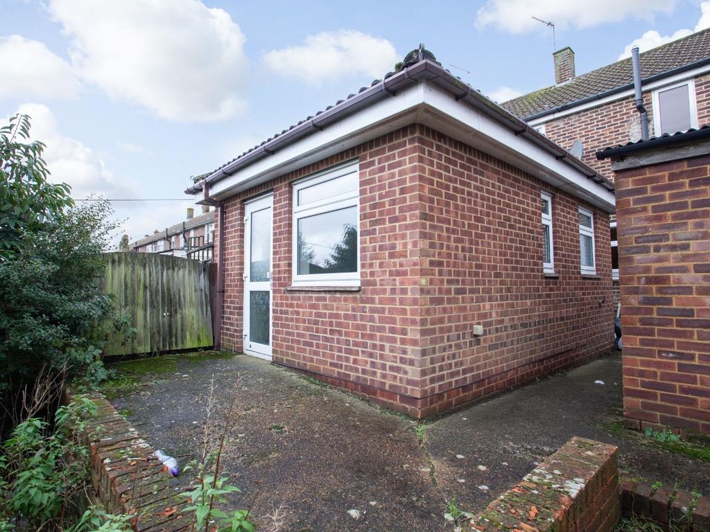 4 bed terraced house for sale in Squire Avenue, Canterbury CT2 Zoopla