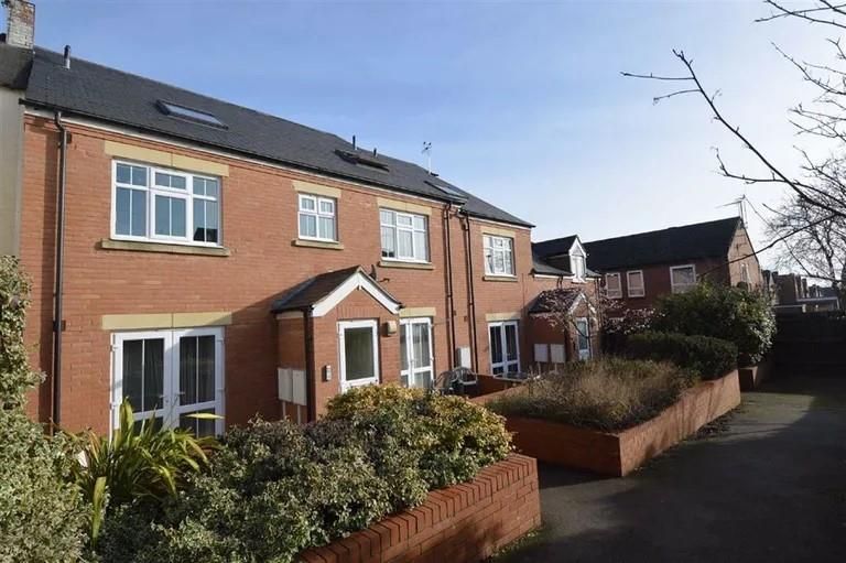 2 bed flat to rent in Milligan Road, Aylestone, Leicester LE2, £750 pcm