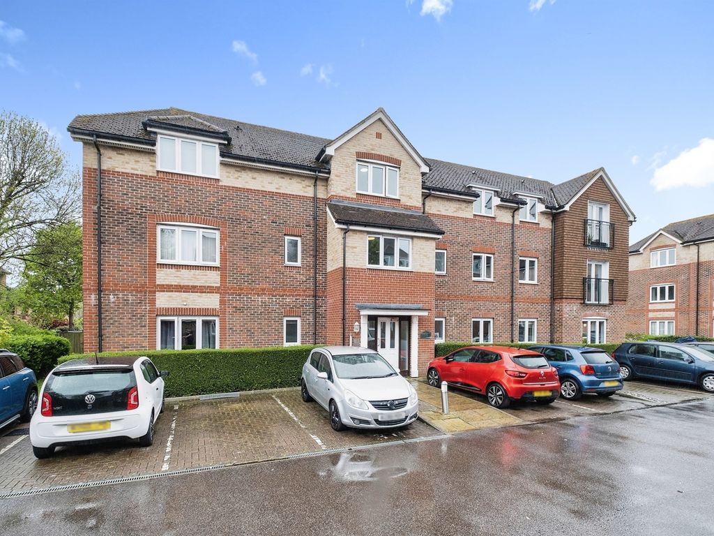 2 bed flat for sale in Crawley Road, Horsham RH12 Zoopla