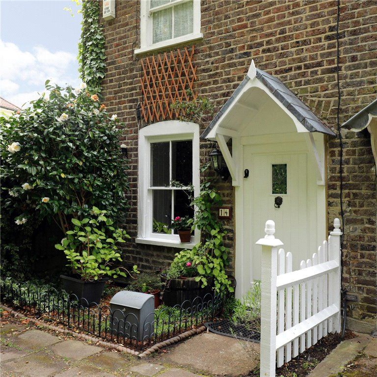 2 bed end terrace house for sale in Hanford Row, Wimbledon Common SW19