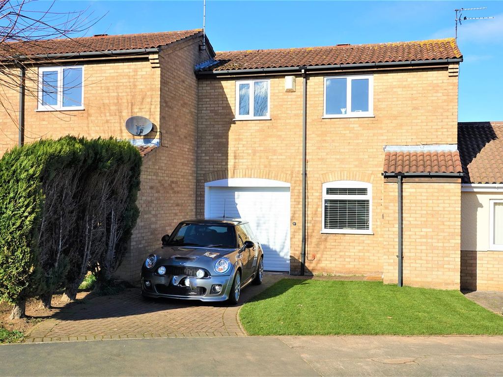 2 bed town house for sale in Wicklow Close, Shepshed, Loughborough LE12 Zoopla