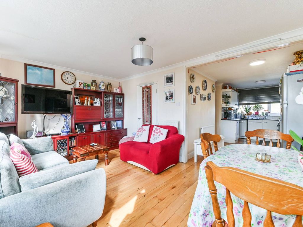 3 bed flat for sale in Elder Road, West Norwood, London SE27, £375,000