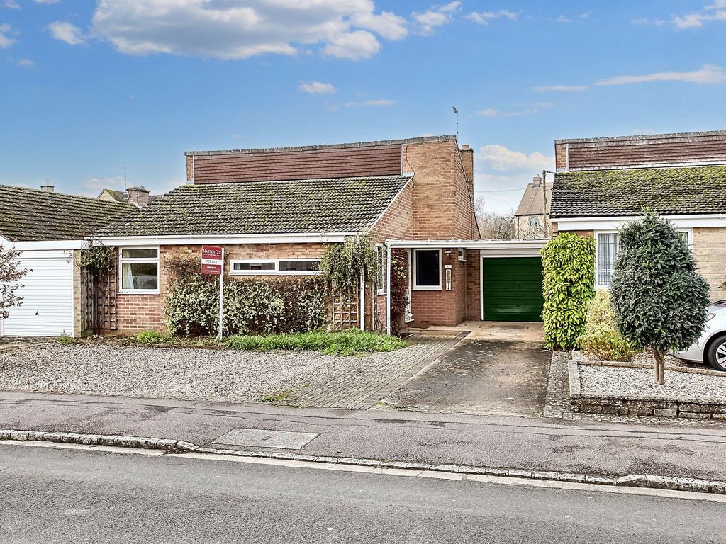 4 bed link detached house for sale in Churchill Way, Long Hanborough OX29, £425,000 Zoopla