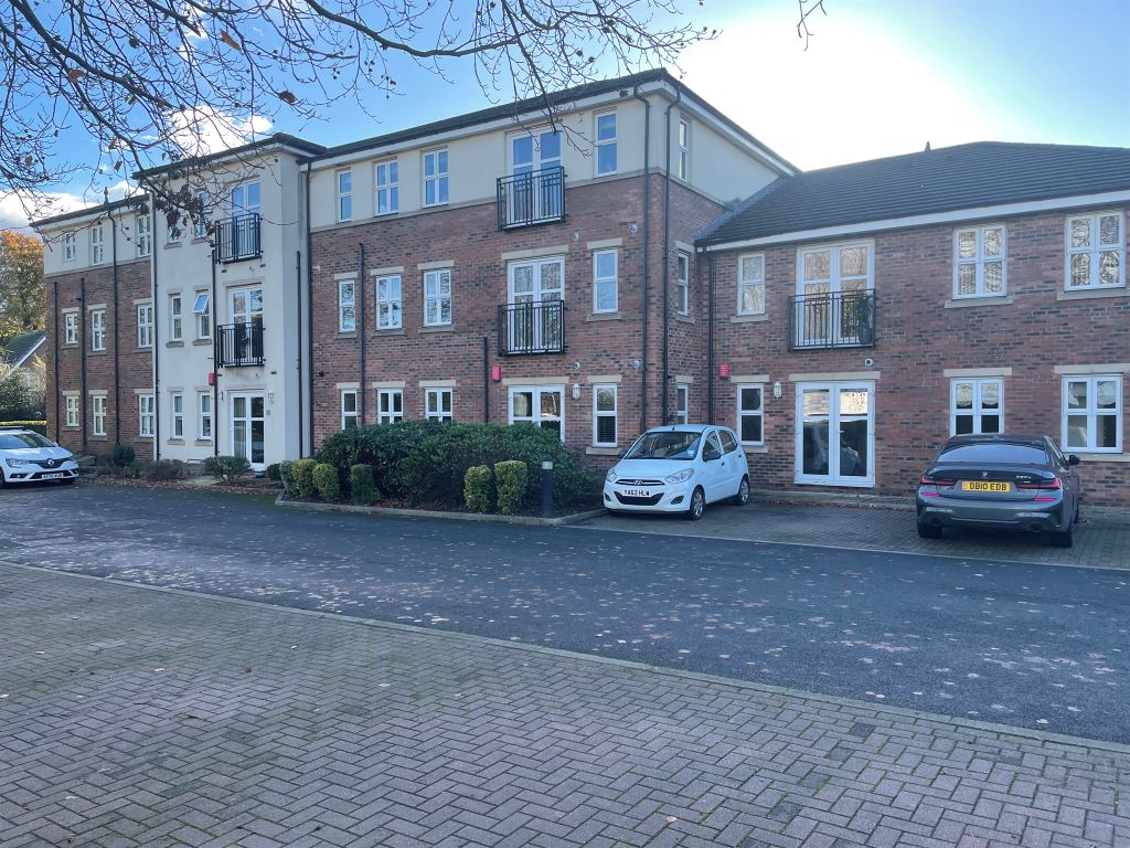 2 bed flat for sale in Longthorpe Lane, Lofthouse, Wakefield WF3, £