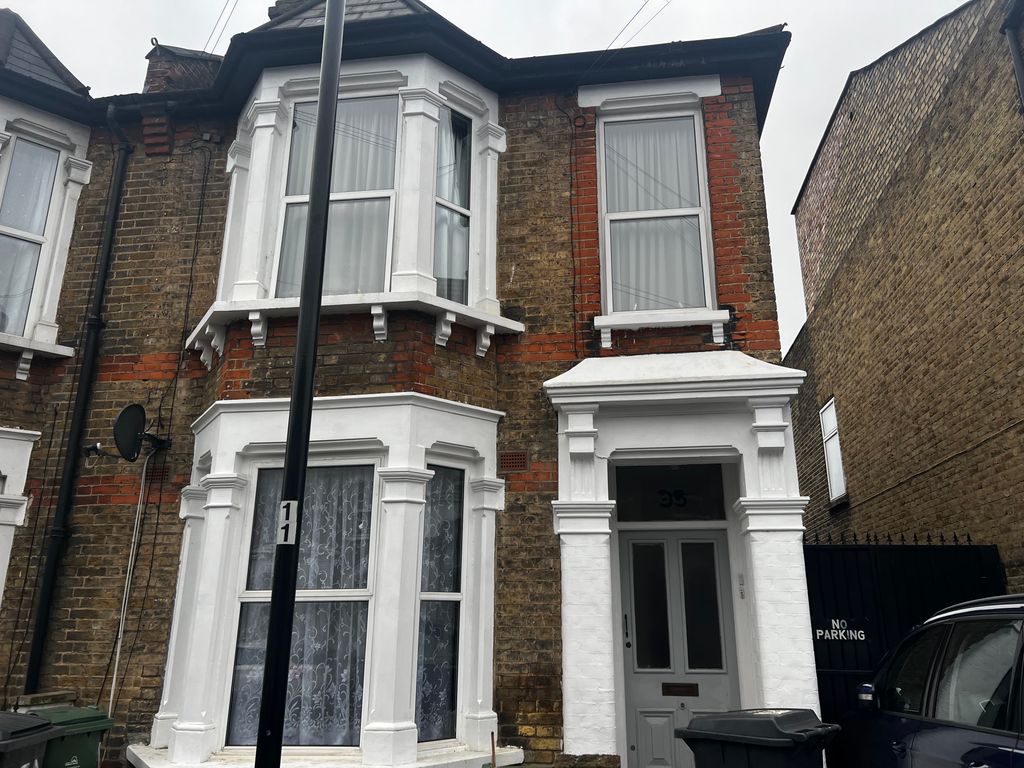 1 bed flat to rent in Erskine Road, London E17, £1,500 pcm Zoopla