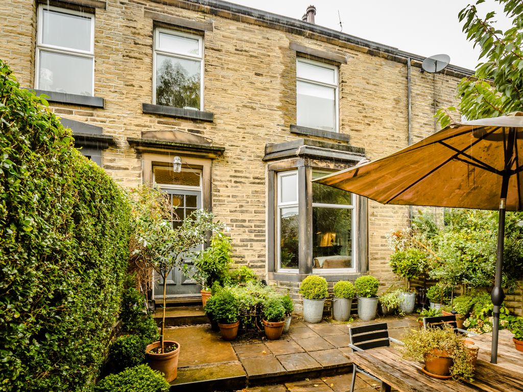 4 bed terraced house for sale in Osborne Grove, Hipperholme, Halifax