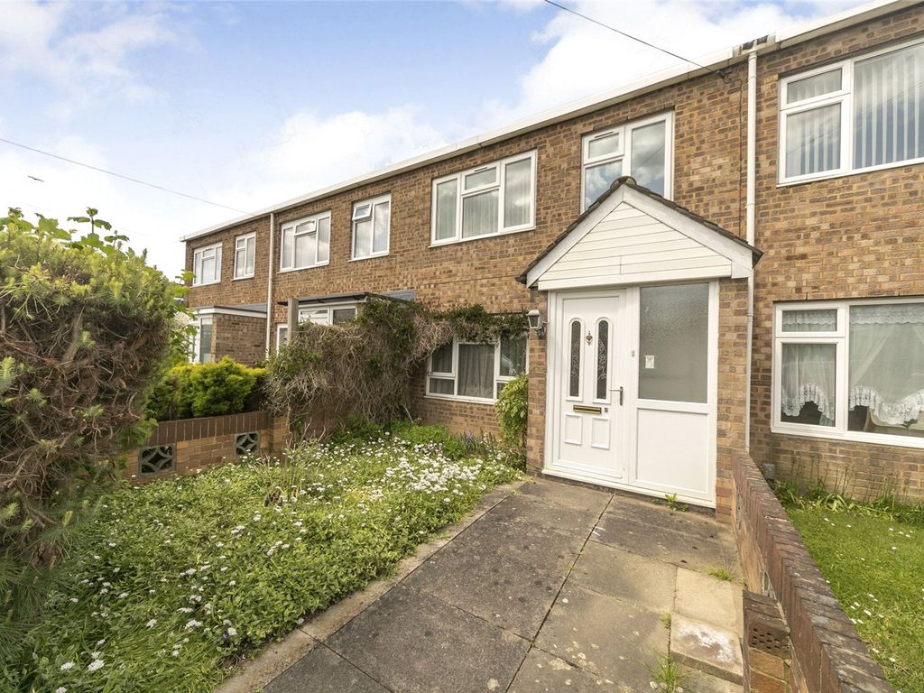 3 bed terraced house for sale in Mortimer Close, Reading RG2, £325,000