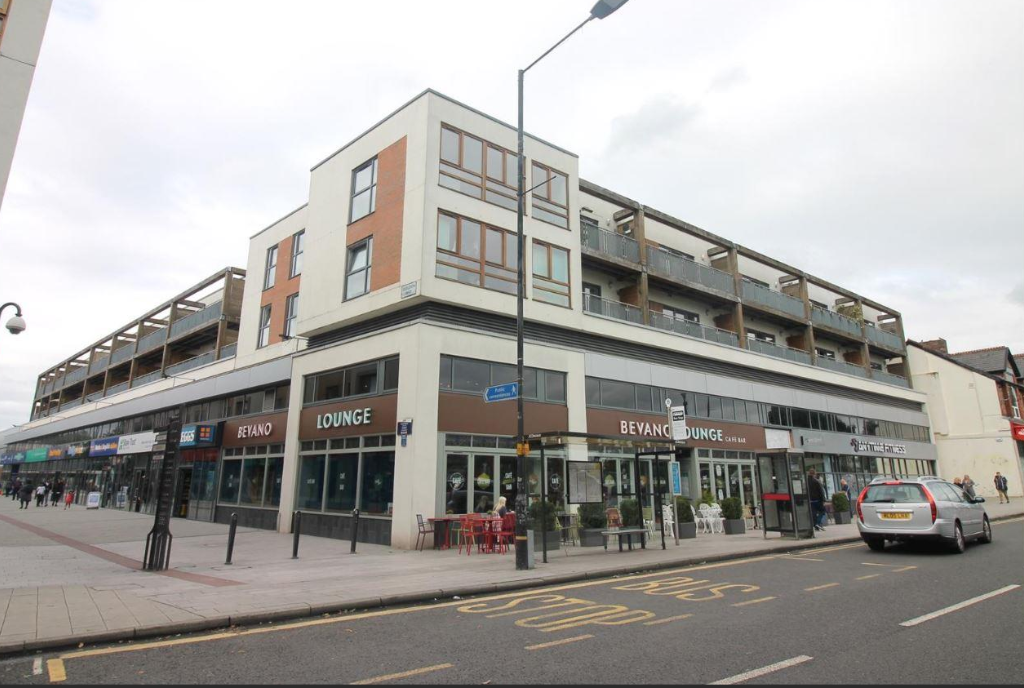 1 bed flat to rent in Flixton Road, Urmston, Manchester M41, £725 pcm