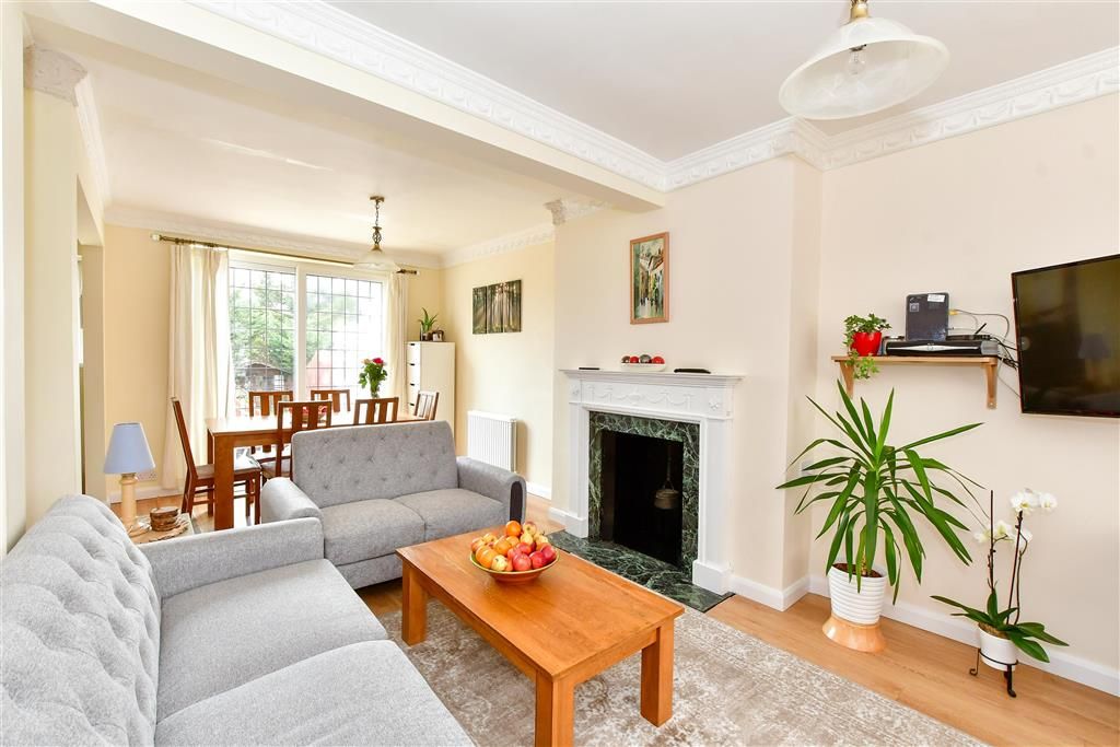 4 bed terraced house for sale in Chigwell Road, Woodford Green, Essex