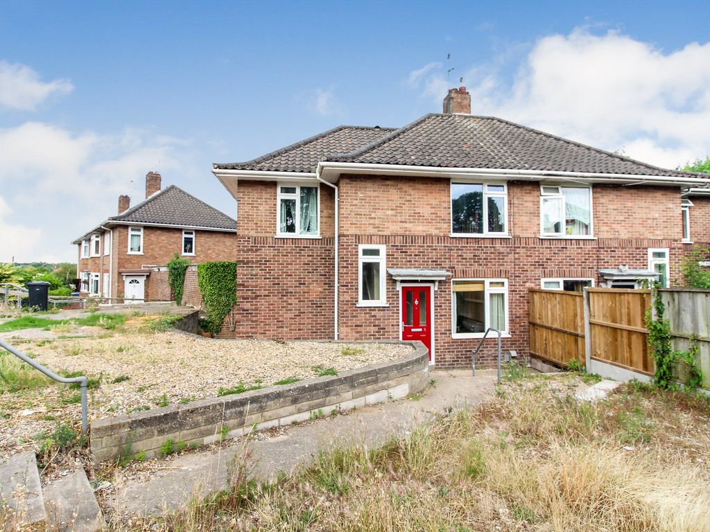 4 bed semidetached house for sale in Marlpit Lane, New Costessey