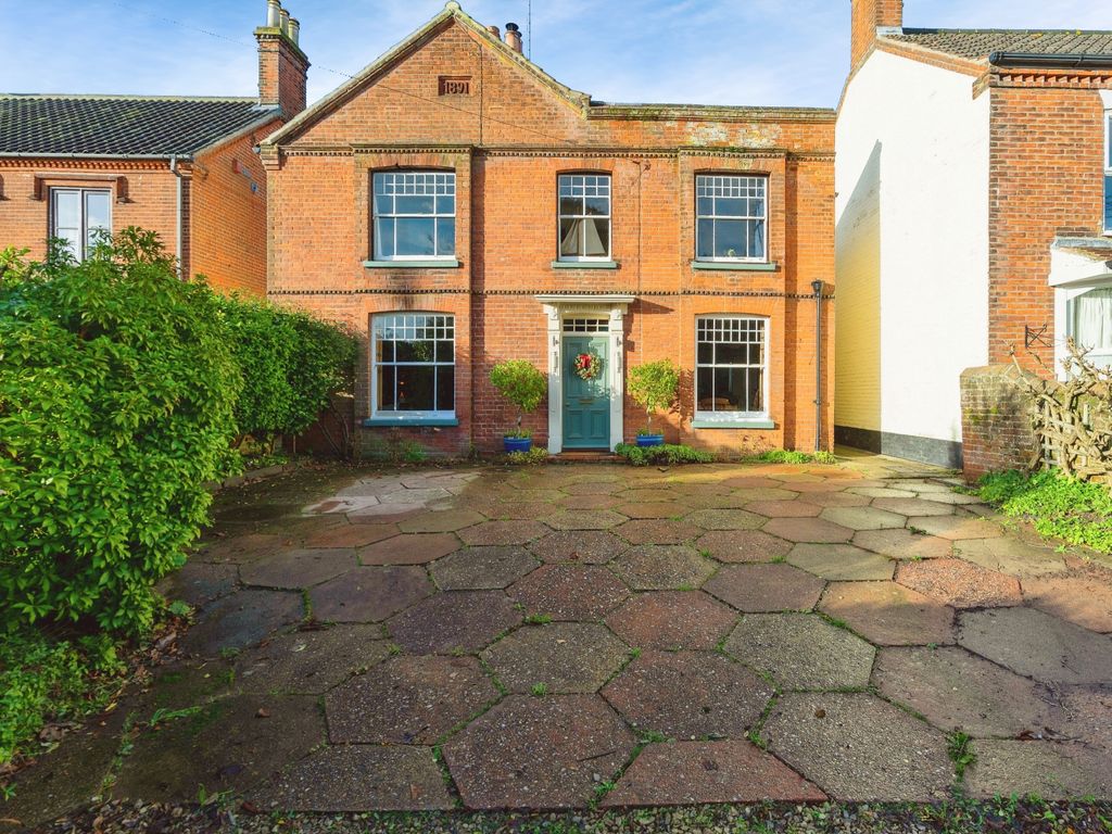 4 bed detached house for sale in Mundesley Road, North Walsham NR28, £