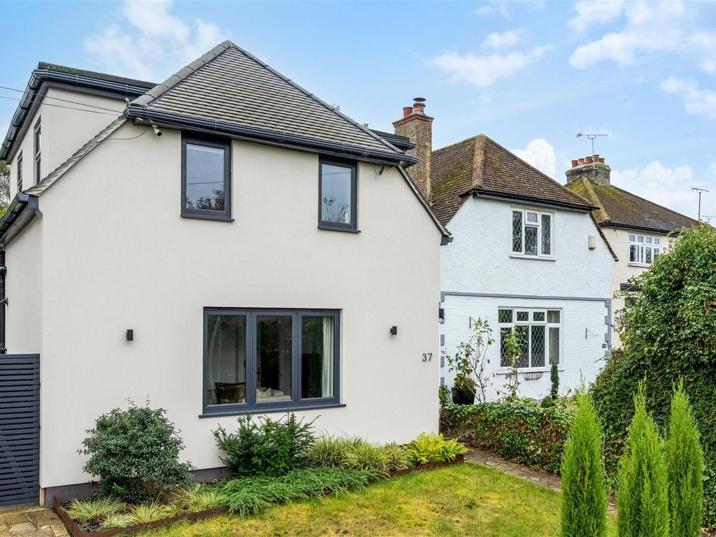 3 bed property for sale in Marion Crescent, Orpington BR5, £600,000