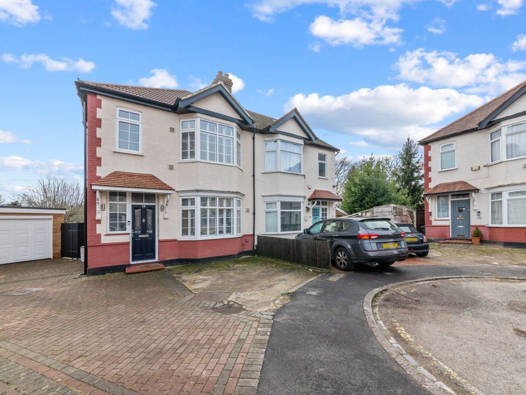 3 bed semidetached house for sale in Linden Avenue, Hounslow TW3, £