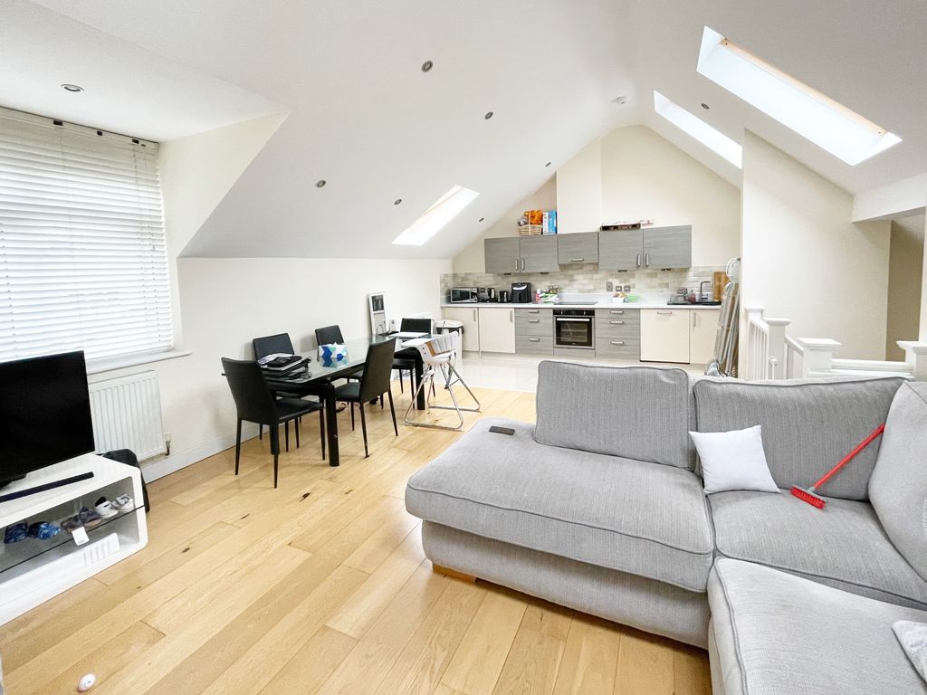 3 bed end terrace house for sale in Elfrida Close, Woodford Green IG8