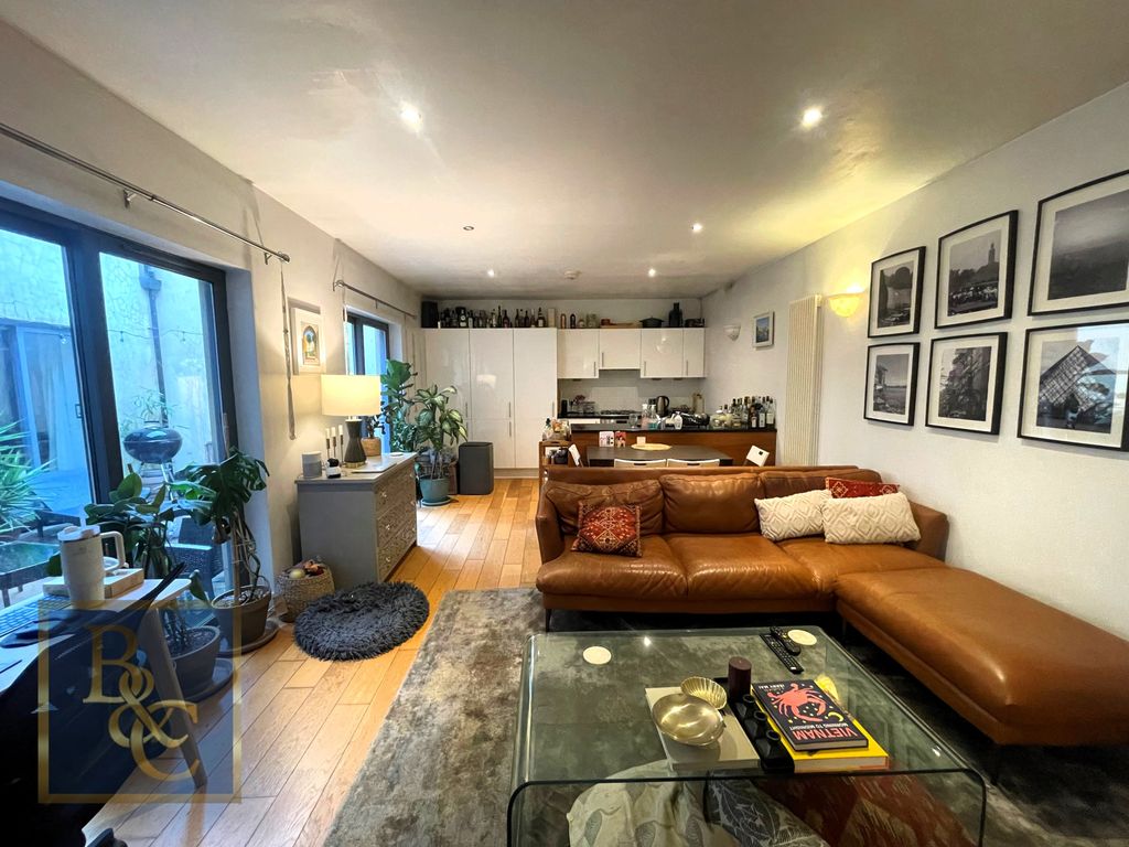 2 bed flat to rent in Blackstock Road, Highbury N5, £2,600 pcm Zoopla