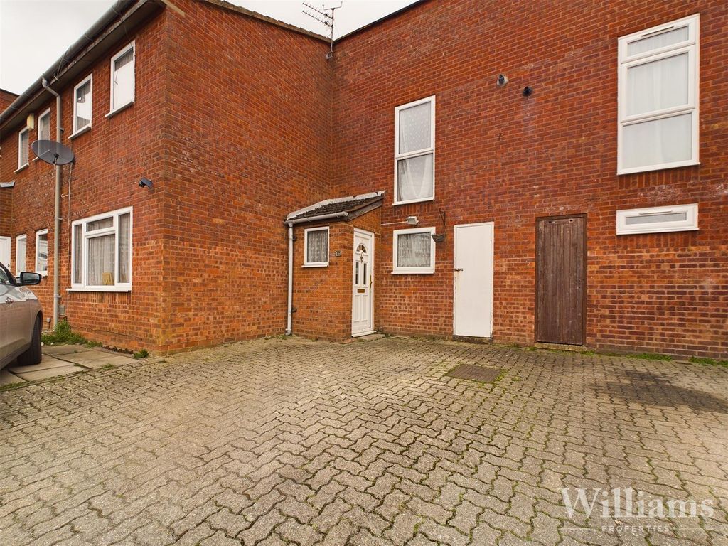 3 bed terraced house for sale in Blackwater Drive, Aylesbury HP21 Zoopla