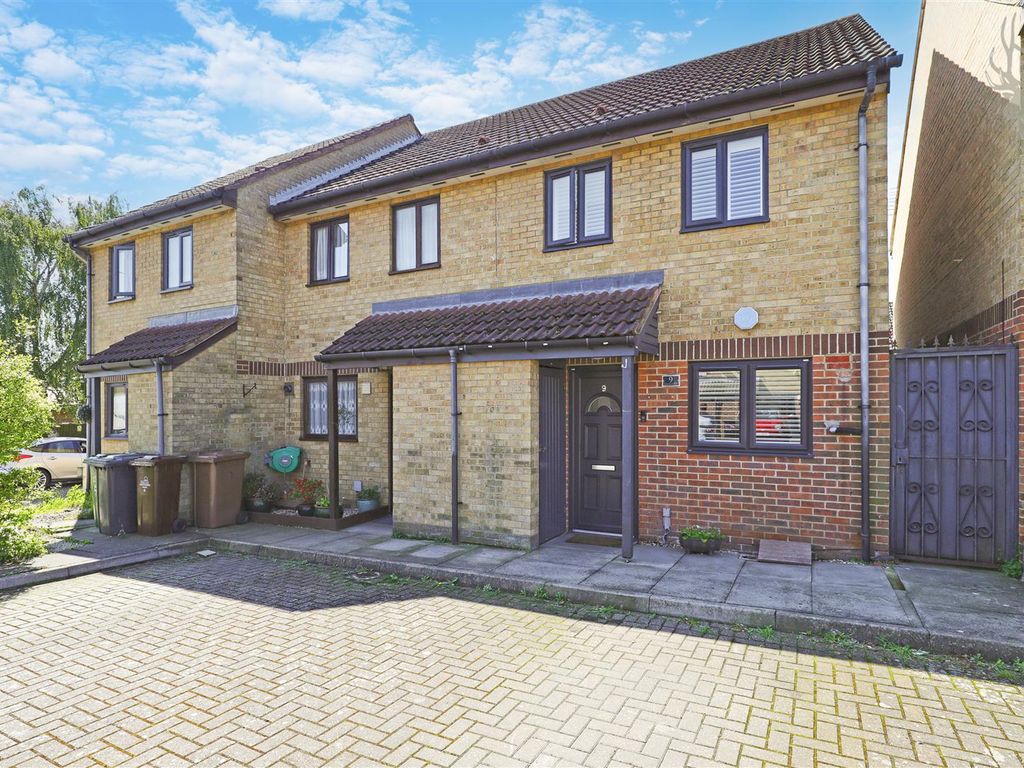 2 bed property for sale in Friars Close, London E4, £450,000 Zoopla