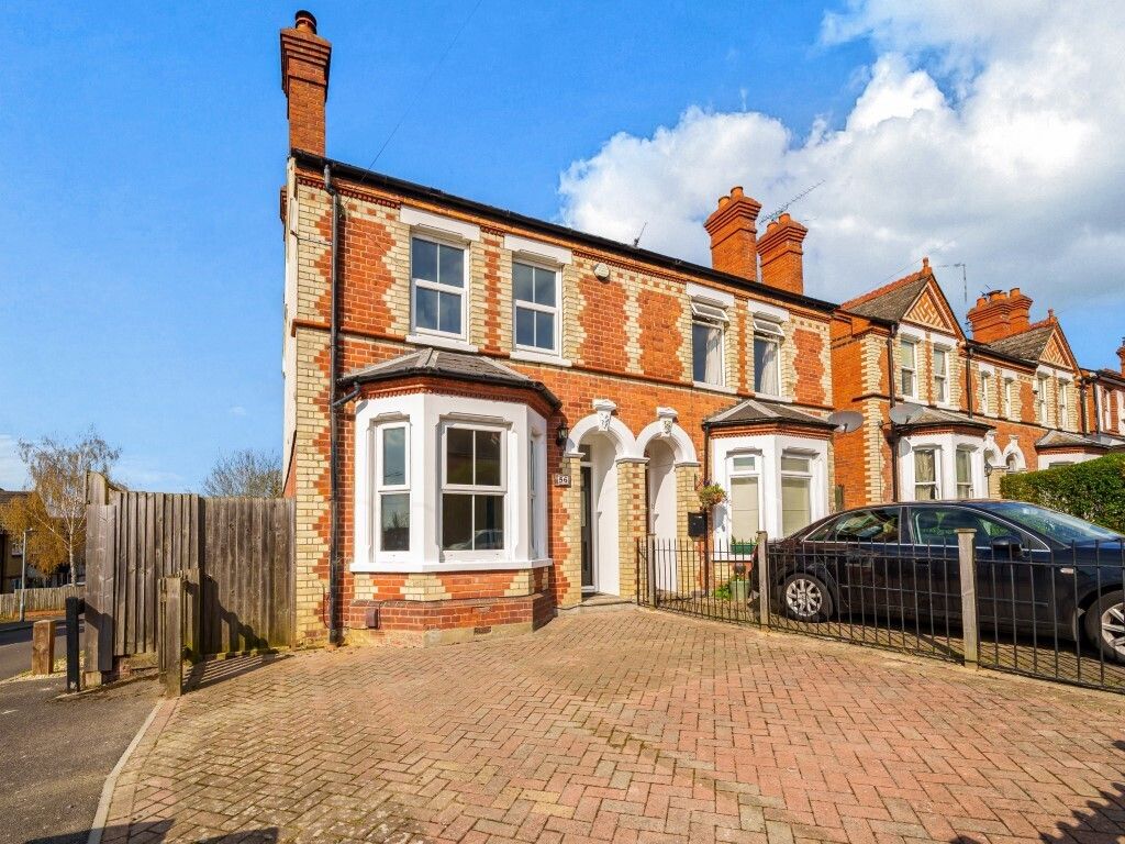 3 bed semidetached house to rent in Northumberland Avenue, Reading
