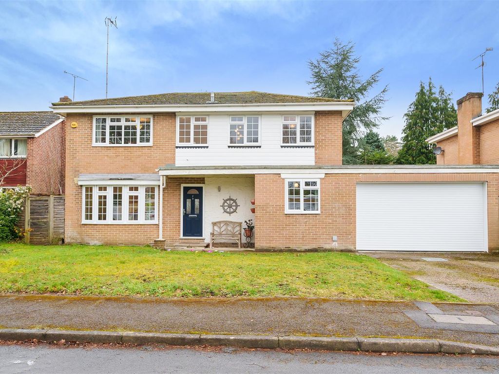 4 bed detached house for sale in The Brambles, Crowthorne, Berkshire