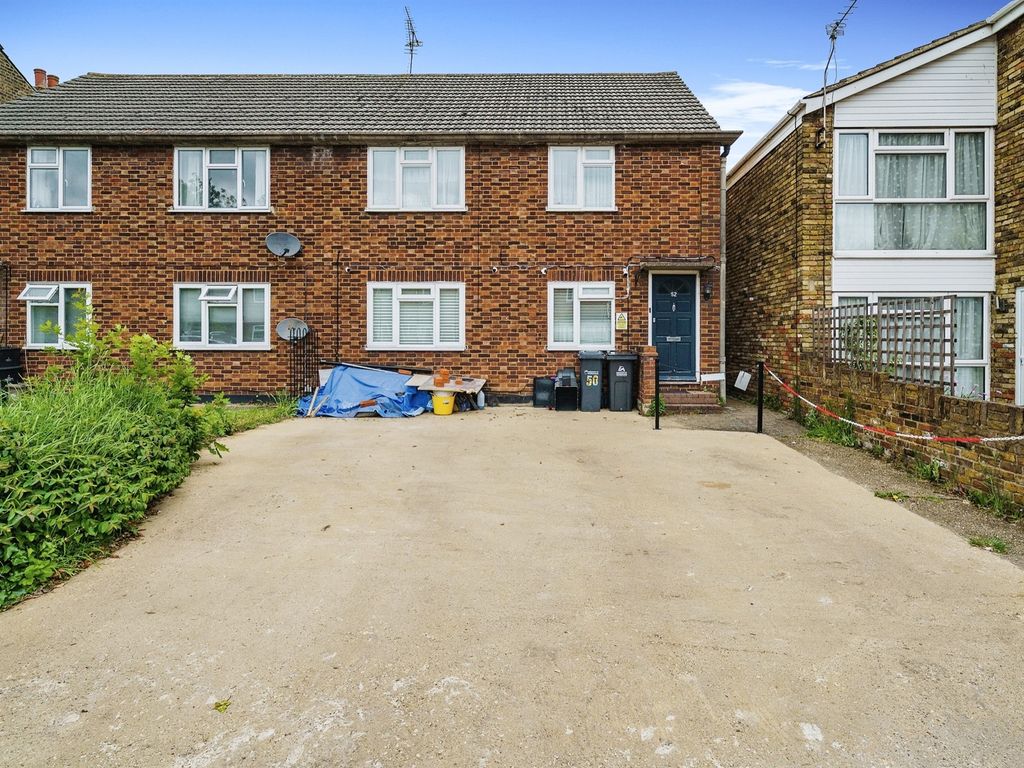 2 bed for sale in Bury Green Road, Cheshunt, Waltham Cross