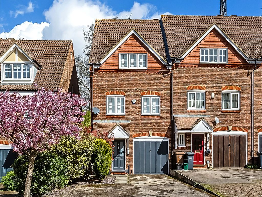 4 bed end terrace house for sale in Bassett Drive, Reigate, Surrey RH2