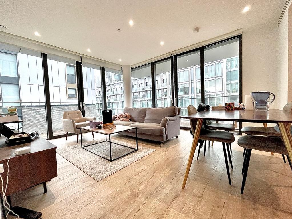 3 bed flat to rent in Neroli House, 14 Piazza Walk, Goodman's Field